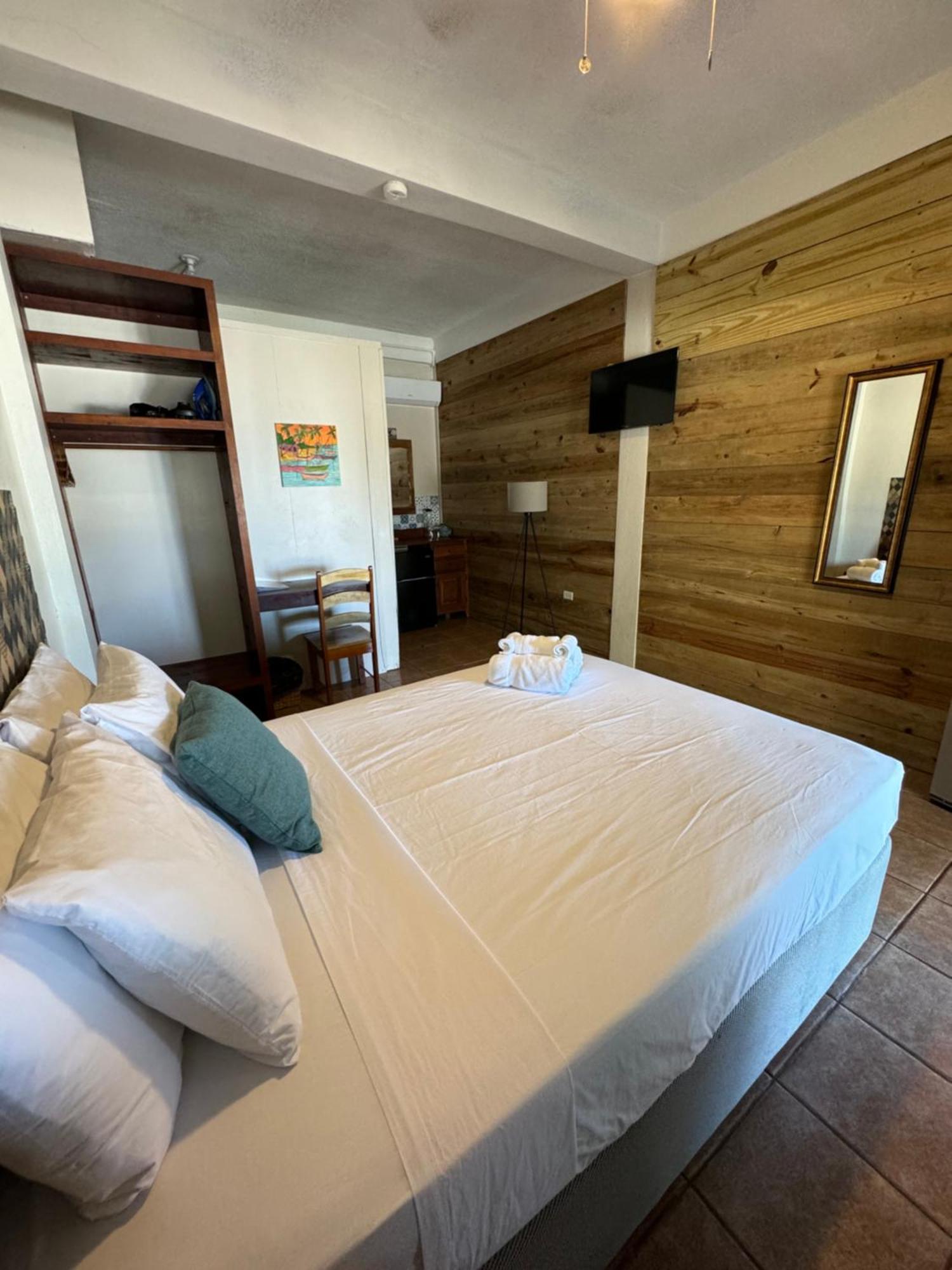 The Bounty Hotell Caye Caulker Eksteriør bilde
